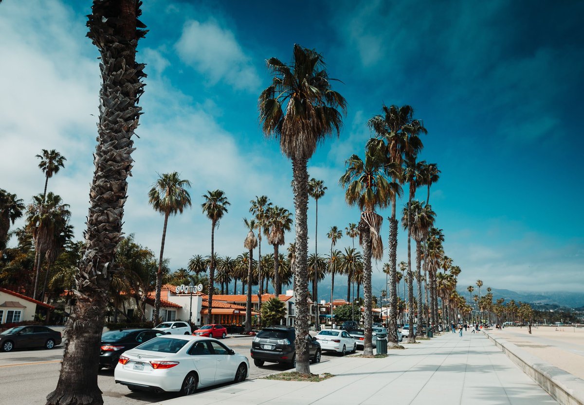 ucsbadmissions's tweet photo. Have you wondered what Santa Barbara is like? The city is a tourist attraction with miles of beaches, mountains known for great hiking trails and excellent food! Explore UCSB's home in our new "Explore Santa Barbara and UCSB" sessions offered virtually: 

https://t.co/4yV8deRPkz https://t.co/t8TPoRktGL