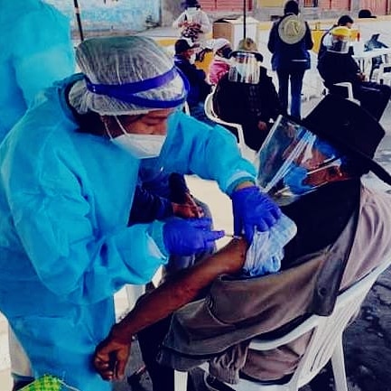 polemica_y's tweet photo. #Arequipa  VACUNACIÓN PARA ADULTOS MAYORES DE 80 AÑOS A MÁS, CON SIS Y SIN SEGURO, SERÁ EN LOS DISTRITOS DE PAUCARPATA Y CERRO COLORADO.

Distrito de Paucarpata -  Complejo Deportivo 15 de agosto.
Distrito  de Cerro Colorado – Centro de Salud Zamacola.

De 08:30 a 13:00 horas. https://t.co/CJsTRENf4b