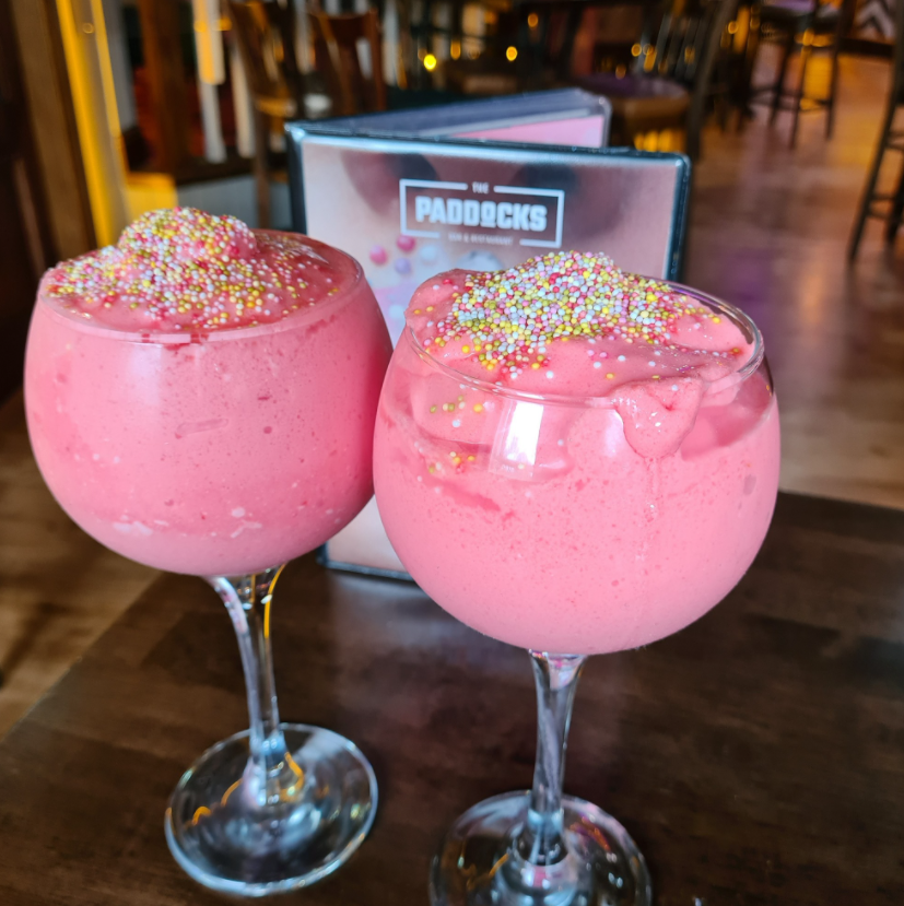 boohoo's tweet photo. Cocktail time 🍹

📸 @thepaddockss https://t.co/FaIGh5R6AN