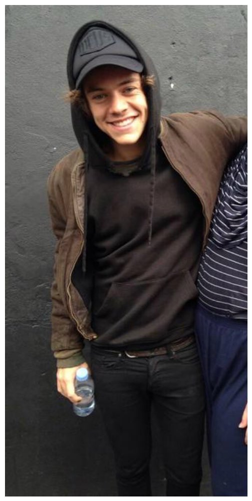 hesthrowbacks's tweet photo. 7 years ago today, Harry was seen with some fans

March 25, 2014 https://t.co/PQW98mhfTB