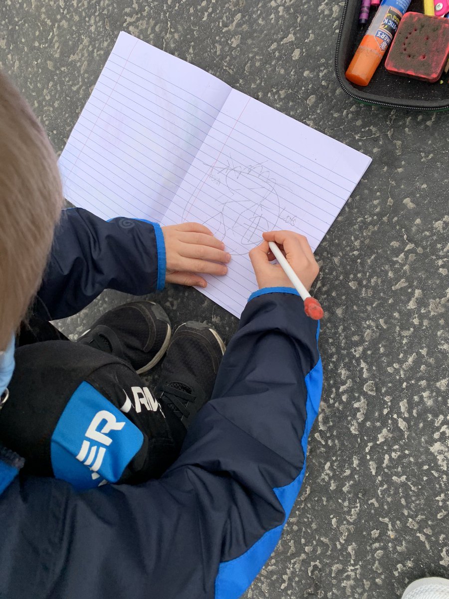shallD47's tweet photo. Spent science outside today with our science notebooks making observations like real scientists! https://t.co/aV4Waa9ZiY