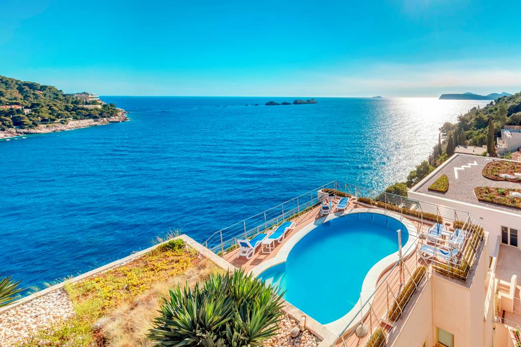 CanaryCruiser's tweet photo. #Dubrovnik - plan ahead to October 2021 and this special city staying at a 5* hotel with a #CaveBar. 4 nights in a Balcony Room B&B from £494pp, Half Board supplement £86pp. #Couples #Friends #Stansted
To enquire/book your holiday send us a D/M or call 01603 891879.
ABTA: K4439 https://t.co/kihSckBZfL