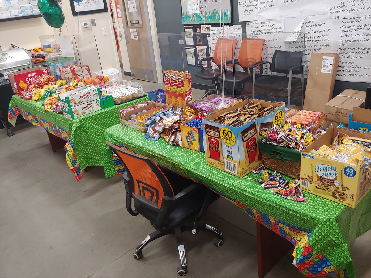 RobertS3819's tweet photo. 3819 Success Sharing snack day!!
#bestbroad @Thd3819V @steviepaulsen @HillardBob https://t.co/GNvpvLDOaN