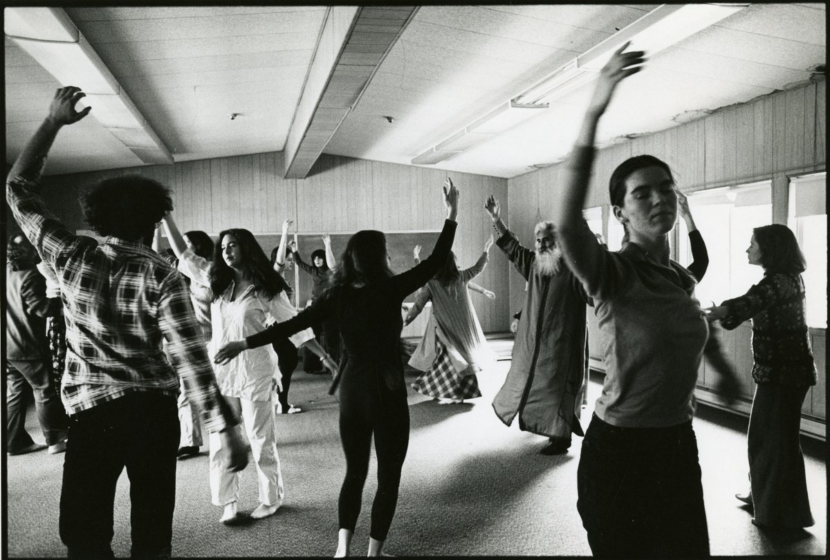 SLCLibrary's tweet photo. #tbt Classroom movement exercise, circa 1970s. 

Photograph courtesy of the Sarah Lawrence College Archives. 

#tbt #slctogether #archives #movement #classroom #academiclibraries https://t.co/adYXv14XAD