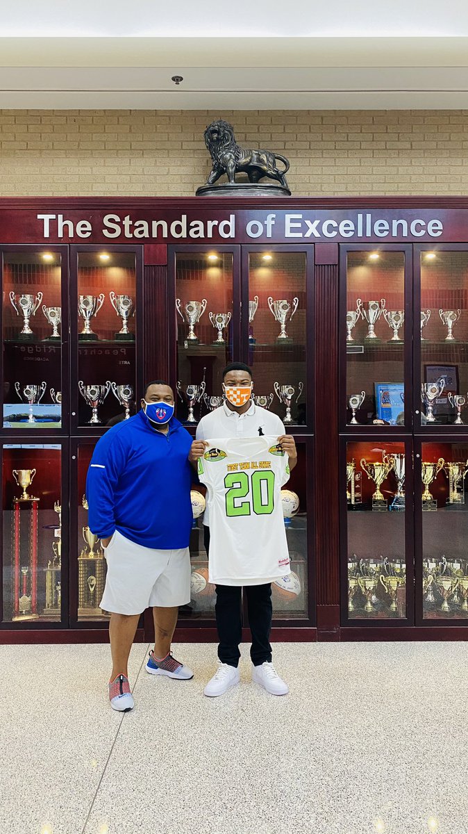 Congratulations to Amari McNeill as <a href="/RiddellSports/">Riddell Sports</a> came by to give him his First Team All-State Jersey today! #OneRidge #TennesseeBound