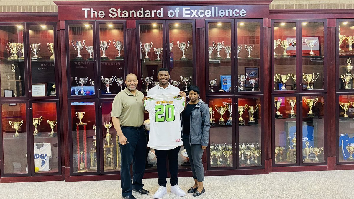 PRidge_AD's tweet image. Congratulations to Amari McNeill as @RiddellSports came by to give him his First Team All-State Jersey today! #OneRidge #TennesseeBound