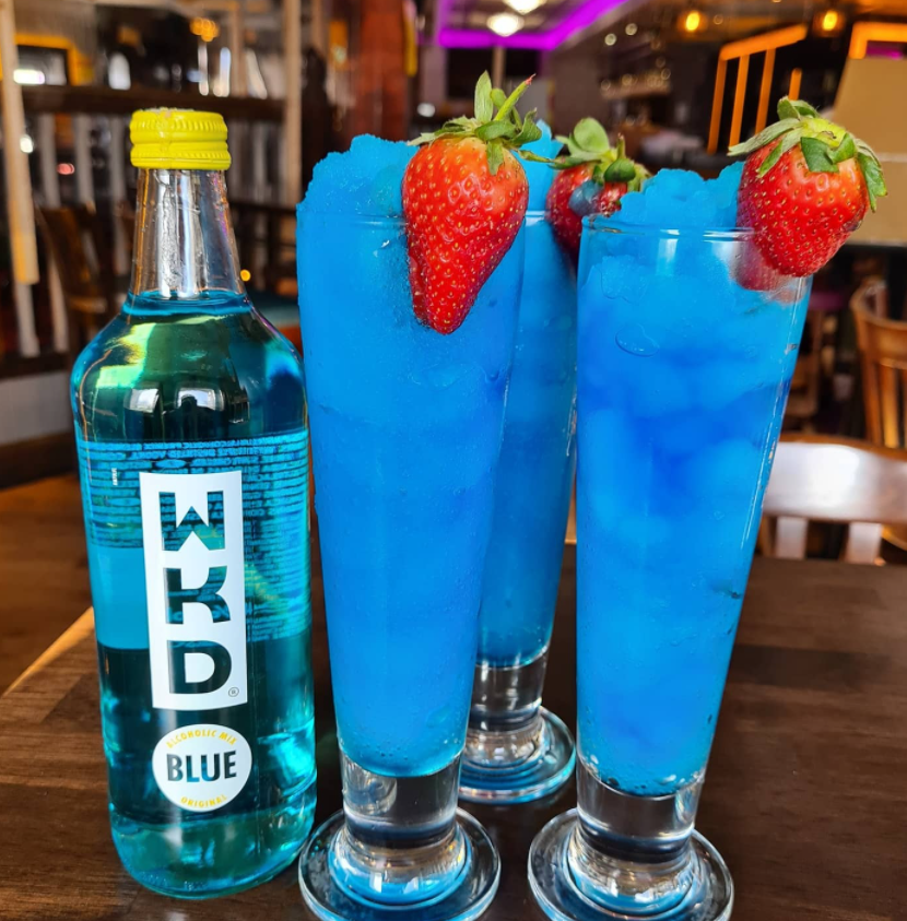 boohoo's tweet photo. Cocktail time 🍹

📸 @thepaddockss https://t.co/FaIGh5R6AN