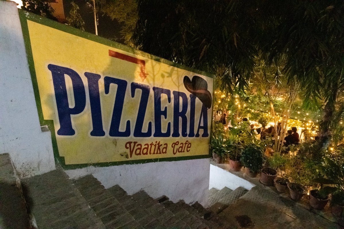 PizzeriaVaatika's tweet photo. Comment below, if you can relate to this place!
at Pizzeria - Vaatika Cafe, Varanasi 80 Ghat
#VisitVaranasiVisitPizzeria #BatiKing #Pizzeria #TheFirstPizzeriaOfIndia #Vaatikacafe😍 https://t.co/47Omznwdah