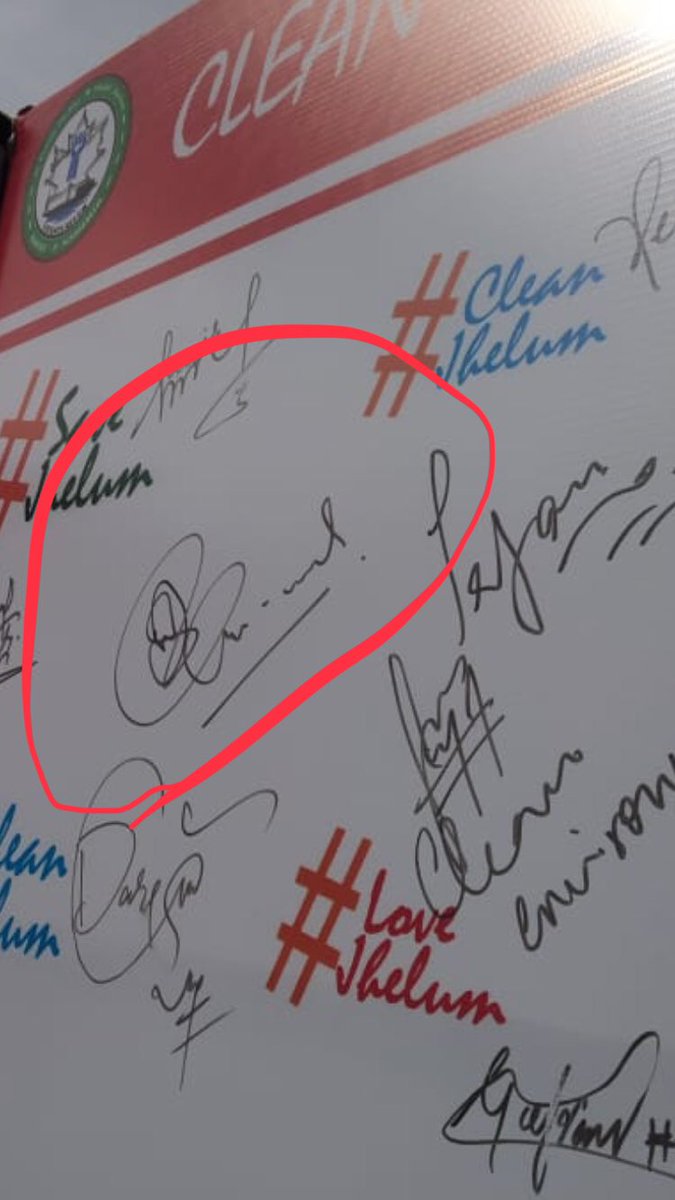 HaaidBinSuhail1's tweet photo. Signature of Bhaijaan on the board at #SaveOurJhelum campaign.
#Cleanjhelum #Savejhelum
@AskSheikhAadil https://t.co/XqLVbpZJJT