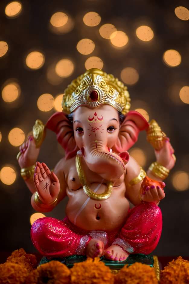 SagarAstrology's tweet photo. पहाड़ चढ़ने वाला व्यक्ति झुककर चलता है, और उतरने वाला अकड़ कर,
कोई अगर झुककर चल रहा है, मतलब ऊँचाई पर जा रहा है और कोई अकड़ कर चल रहा है मतलब नीचे जा रहा है..
अभिमान व अहंकार फरिश्तों को भी शैतान बना देती है,
और नम्रता साधारण व्यक्ति को भी फरिश्ता बना देती है  
@SagarAstrology https://t.co/njRrwii0XD