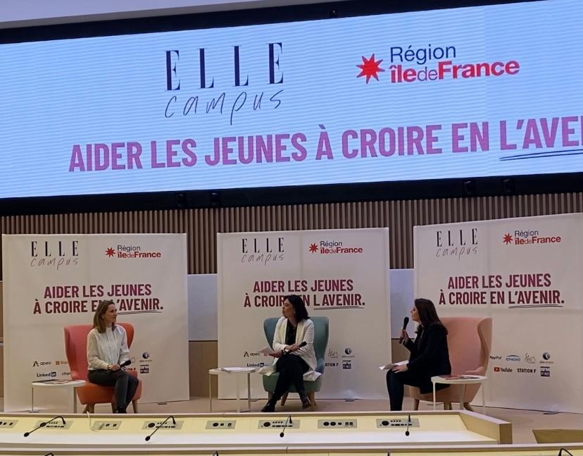 ELLEactive's tweet photo. « Comment aider les jeunes dans l’insertion professionnelle ?" Angélique Touguet, responsable du projet #Shesmercedes chez @MBFRANCE_ prend part à la discussion animée par @flaviephilipon ! #LaLigneDroite https://t.co/stN57nHppw