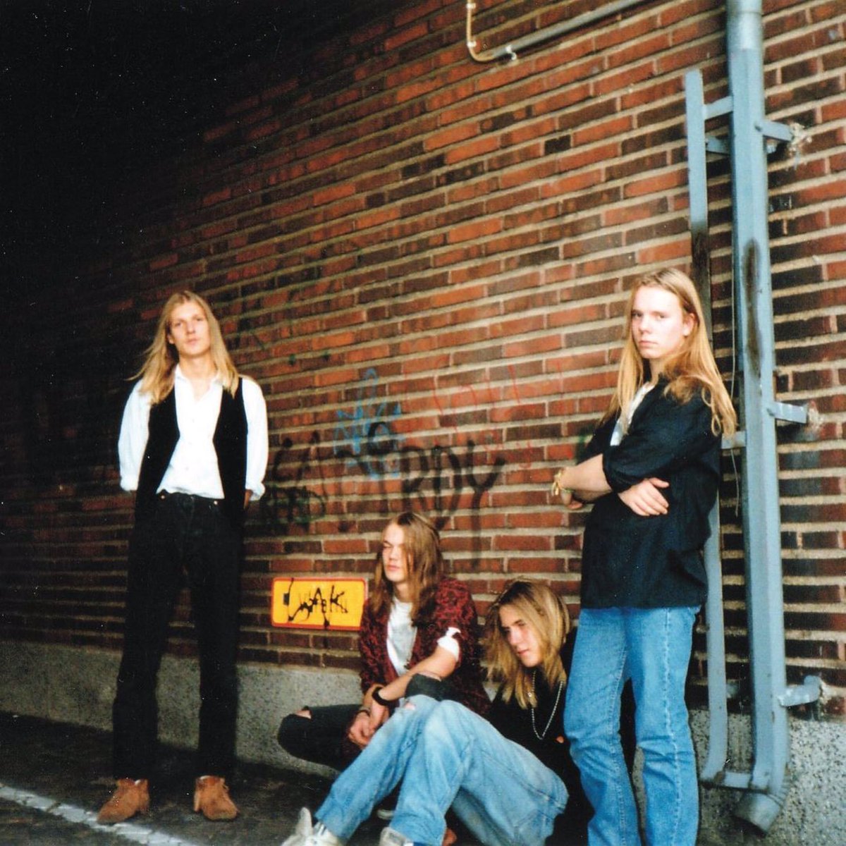 #TBT to early 90s🤘

Photo outtake from Decibel Books’ new 360-page hardcover “Rotting Ways to Misery: The History of Finnish Death Metal' (U.S. edition). Pre-order 👉  tinyurl.com/rottingwaystom… 

#RottingWaysToMisery #amorphis