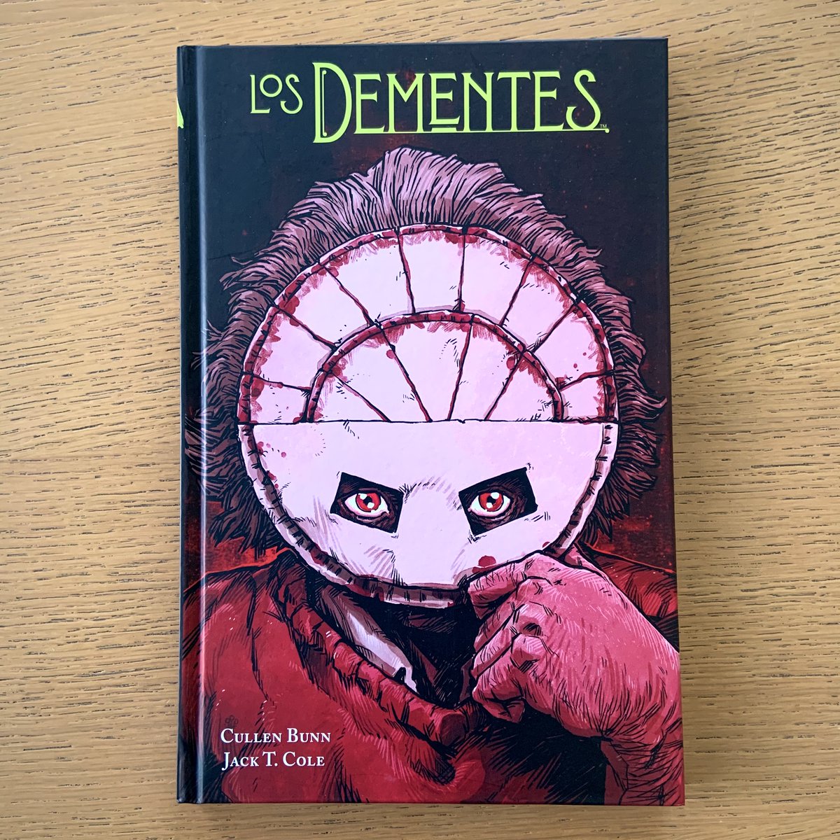 OscarValiente_'s tweet photo. Nos encanta @cullenbunn (#HarrowCounty, #BoneParish)y mañana añadimos un nuevo título a nuestro catálogo: LOS DEMENTES.
Una surrealista historia de terror que pronto adaptará @NetflixES.
Más info ➡️ https://t.co/Oxu9DXx1y9 https://t.co/hWrp5xm9rT