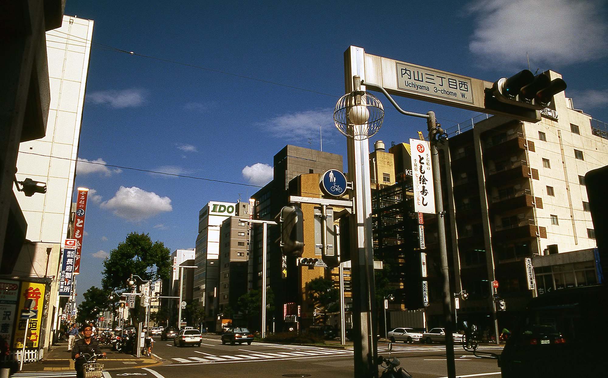 ごん助 1996年頃の名古屋市内 今池あたり ユニーとダイエーと王将と味仙があって 便利な街だった ピーカンファッジという中古レコード店もよく行ってたけど 19年に閉店しちゃったらしい 大丸という不思議なラーメン屋は1回だけ行った記憶がある
