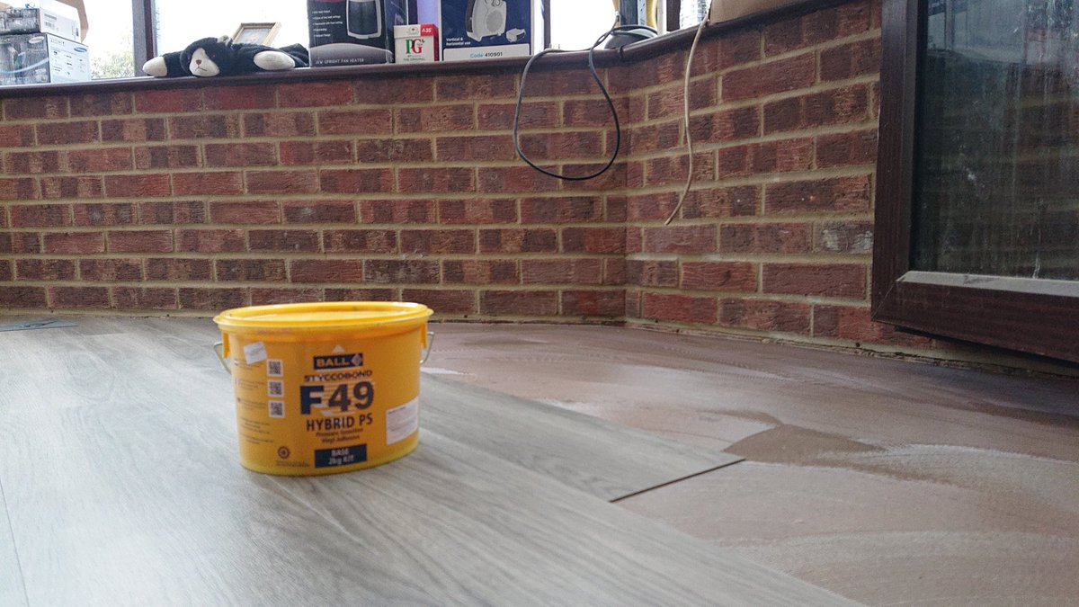 AFContractsLtd's tweet photo. Wish @FBallUK had invented this stuff years ago, great to work with 😉 #F49 https://t.co/LgRK8cr6az