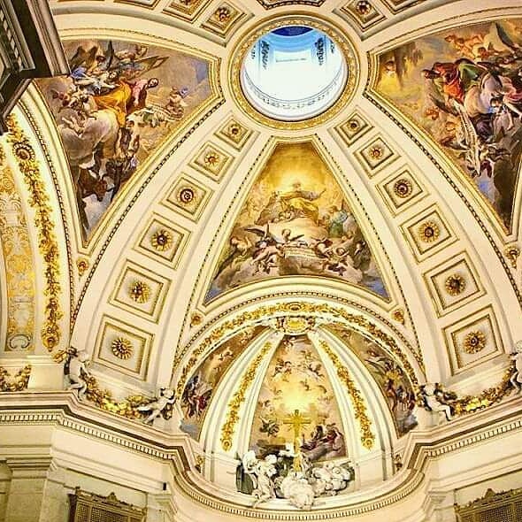 glokyra's tweet photo. 👑 Tal día como hoy de 1779 se oficiaba la primera misa en la actual Capilla del Palacio Real de #Aranjuez en presencia de #CarlosIII.👇🏼
https://t.co/LcQzJnUvf3 https://t.co/hnkzeMooKD
