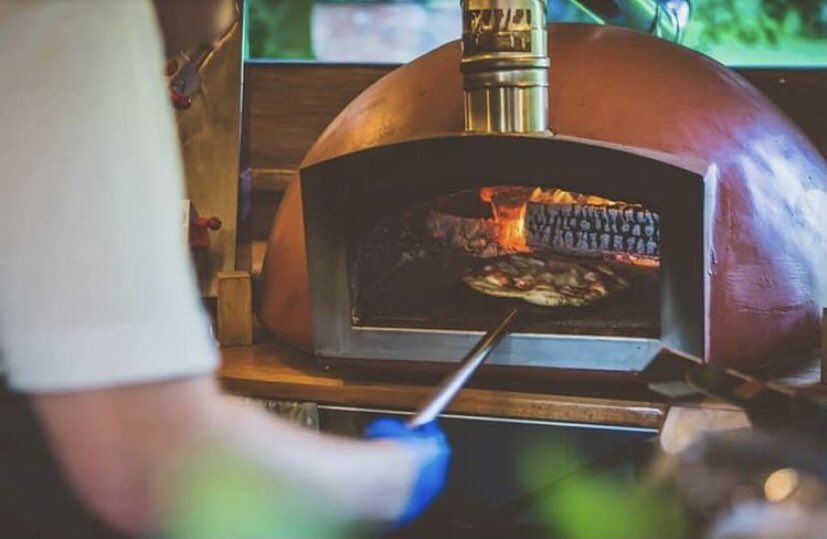 Looking forward to getting back to cooking Pizzas as weddings and events start to happen again.

🤞we can cook for people soon!