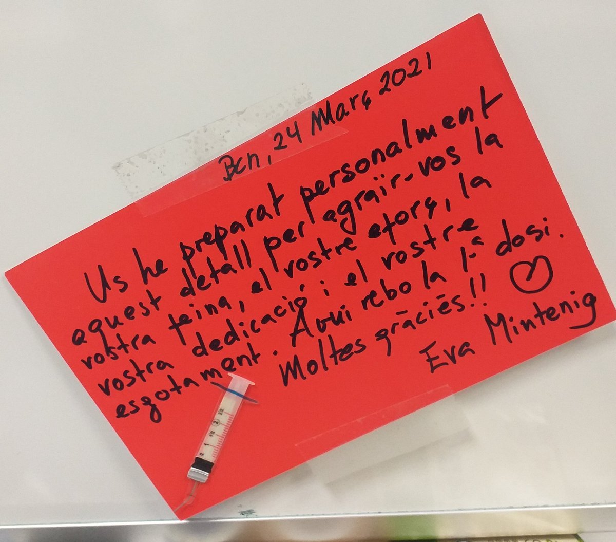 MirBarbara's tweet photo. Així dona gust anar a treballar. Un detallàs @EvaMintenig 😍😍! Mil gràcies 😊 #gentmaca #commolacomençareldiaaixí #VacunaCOVID19 https://t.co/SfX0cdJL5C