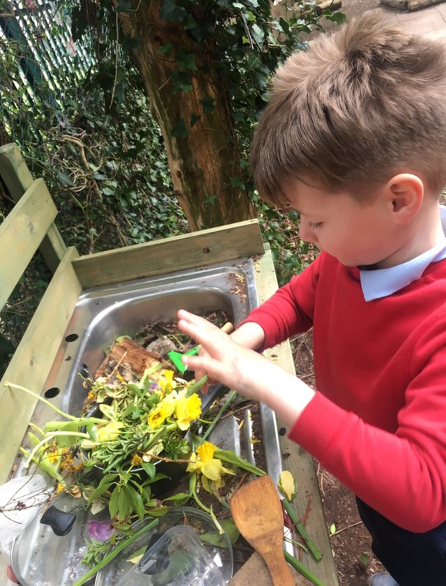 PentrerGraig's tweet photo. Thoroughly engaged in our mud kitchen❤️❤️#pgprockets #pgpoutdoorlearning #pgpeco #pgporacy https://t.co/MPbzgjlaoT
