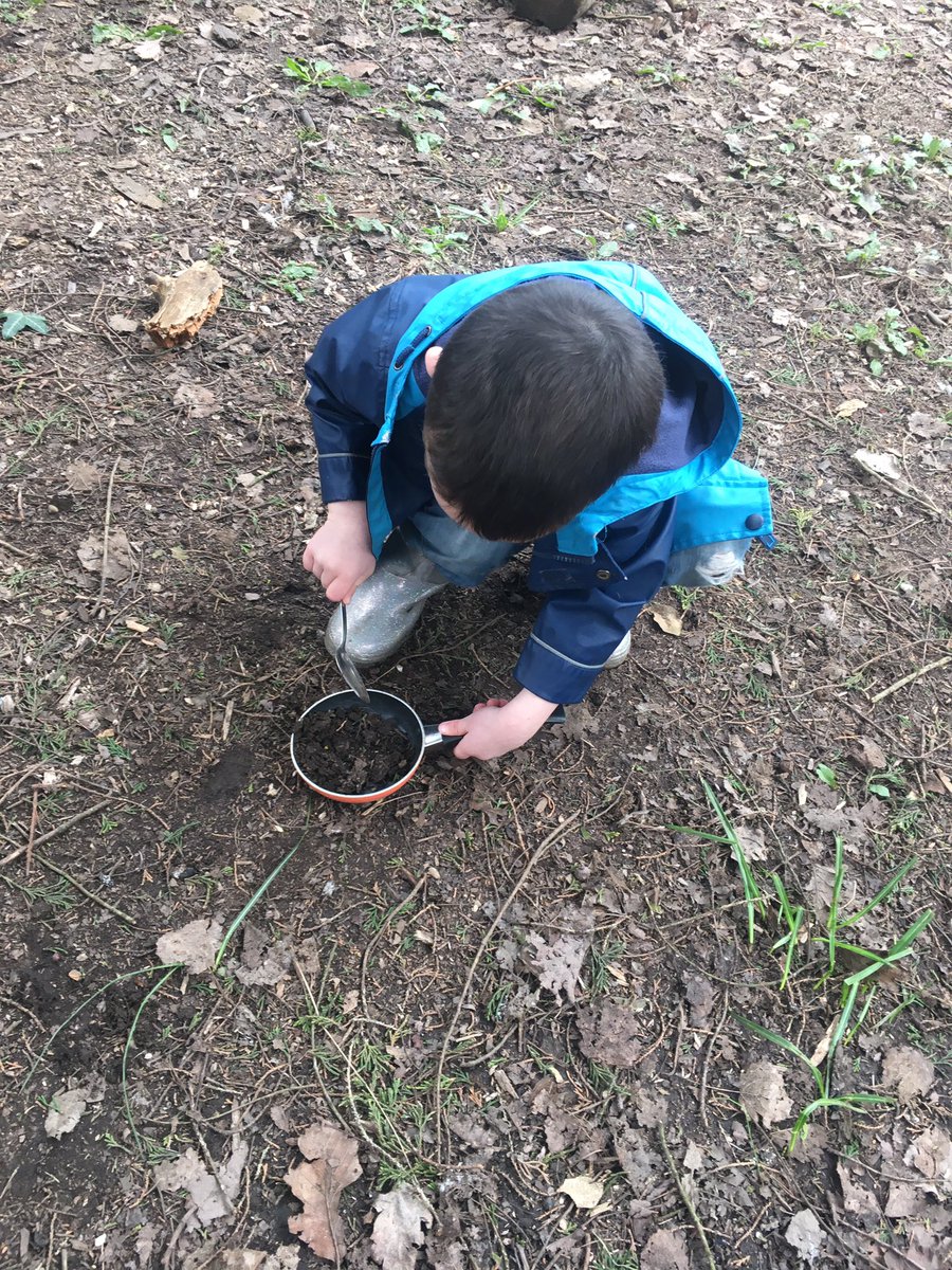 PentrerGraig's tweet photo. Thoroughly engaged in our mud kitchen❤️❤️#pgprockets #pgpoutdoorlearning #pgpeco #pgporacy https://t.co/MPbzgjlaoT