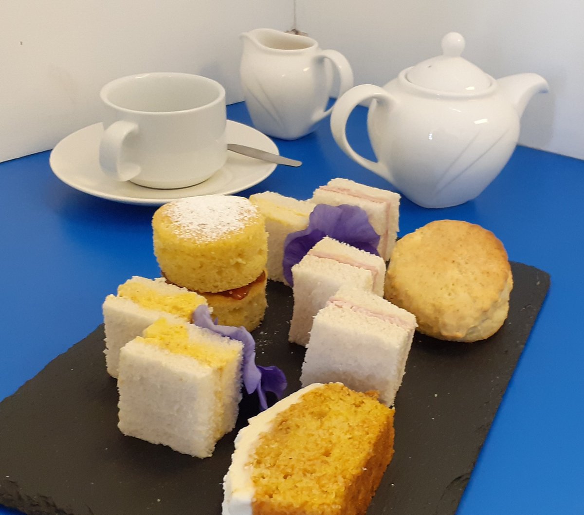 TVisualarts's tweet photo. Year 10 today created some amazing afternoon tea. Vanilla sponge, carrot cake, scones and sandwiches. #proudtobetowers https://t.co/lp9F82bxdY