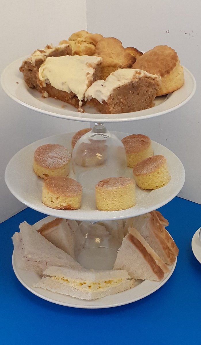 TVisualarts's tweet photo. Year 10 today created some amazing afternoon tea. Vanilla sponge, carrot cake, scones and sandwiches. #proudtobetowers https://t.co/lp9F82bxdY