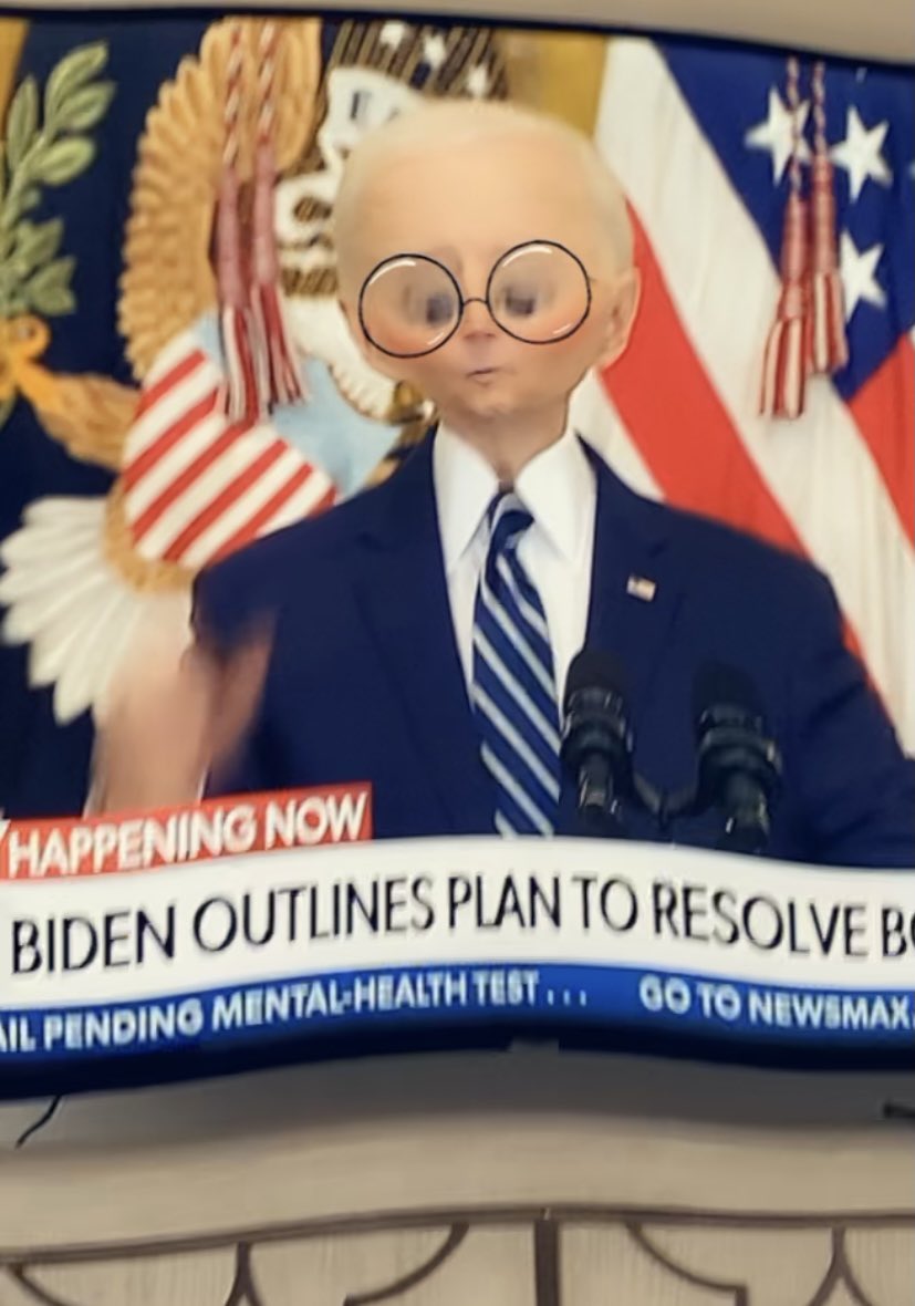 TarynSh_tUp's tweet photo. Snapchat is the only thing getting me through this #bidenpressconference #snapchatfilter #disaster https://t.co/Uts78TGCNz