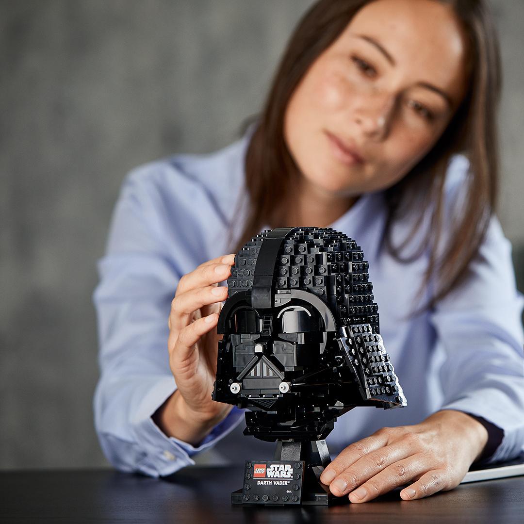 LEGO_Group's tweet photo. Sith Black, or Scout White? How will you display the dark side? With LEGO Star Wars helmets, the choice is yours.​

Check https://t.co/OBhDBDOnUM for details. https://t.co/cn40Fv585V