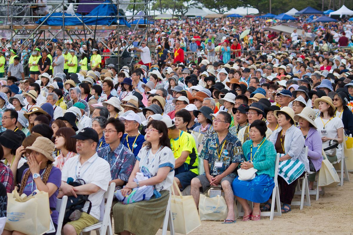50,000 people from all over the globe gathered on the shores of Honolulu's Ala Moana Beach Park and Magic Island to take part in a breathtakingly beautiful memorial event hosted by Shinnyo-en buff.ly/2J3hhDO