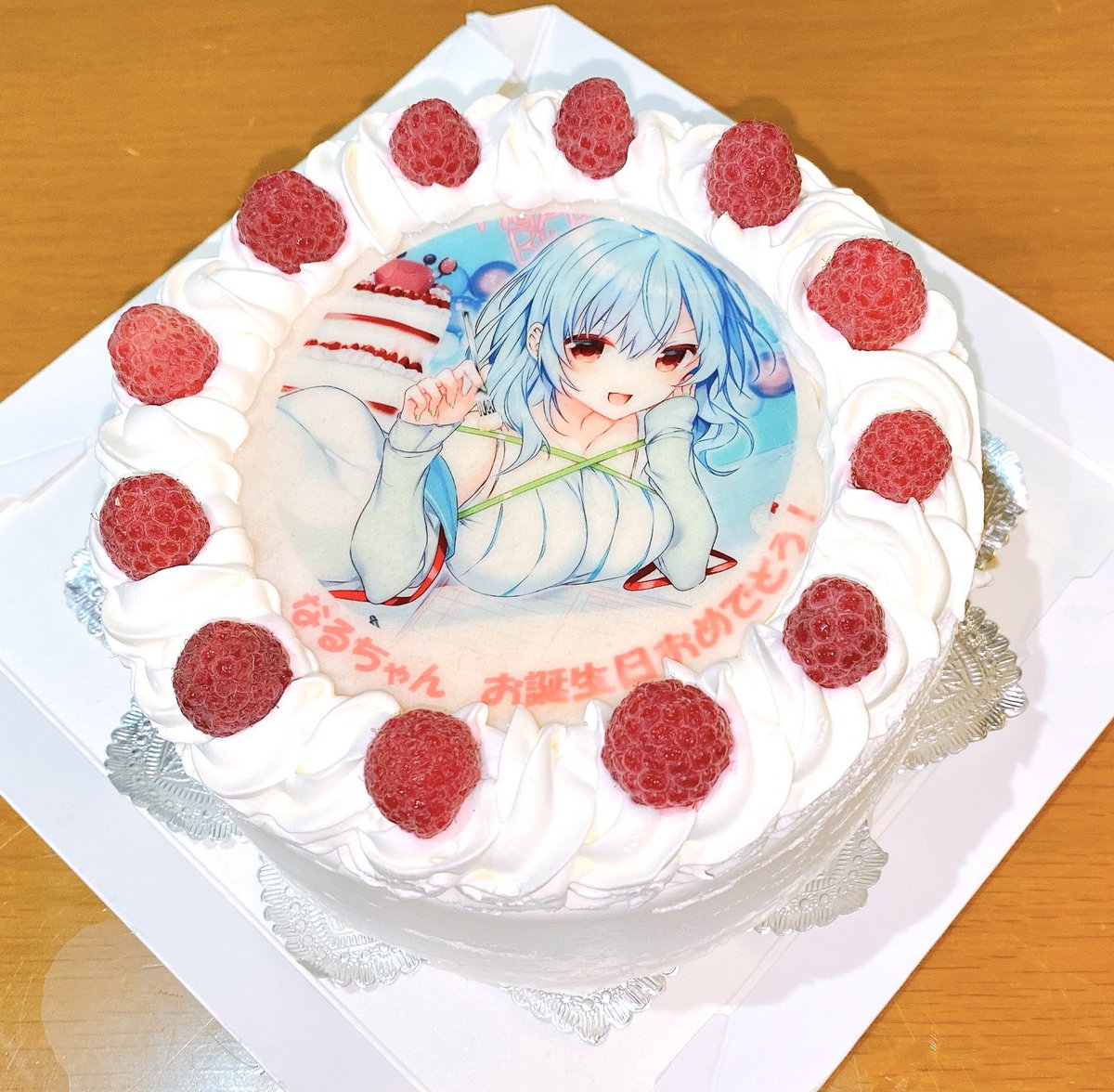 キッド なるちゃんハピバ 去年は貸し切りで集まって生誕祭したけど またasa 101に会えるを望みます 人 称号の仕込みネタはできなかったから誕生日ケーキだけでもと 雨宮ミズキ先生 Median Strip のスケブでデザインしてもらいました 愛が