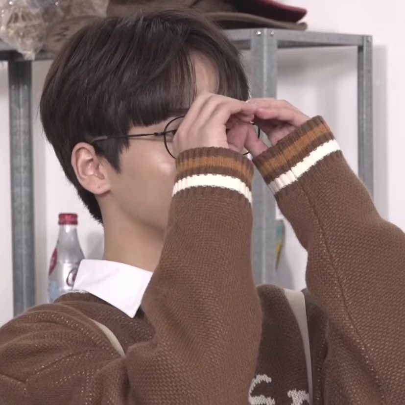 zzangtoluv's tweet photo. 저화질캡쳐크롭 유또 ( •̵̑⌓•̵̑•) https://t.co/qjYESPJpjt