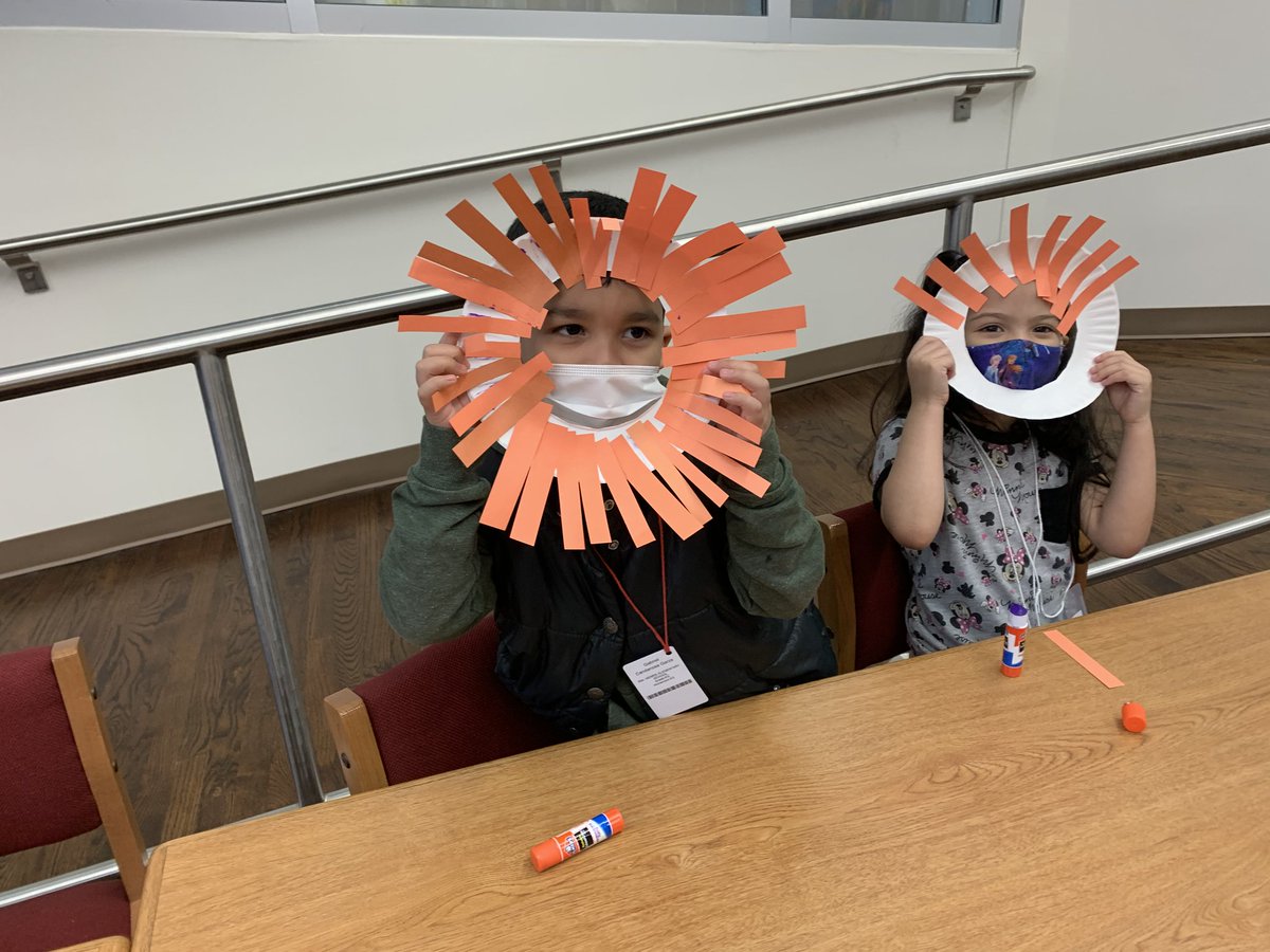 henrielibrary's tweet photo. Kinder enjoying becoming their own "Dandy" lion. #henriehawks @henriehawks @AmeDyckman https://t.co/gldvuxSqmE
