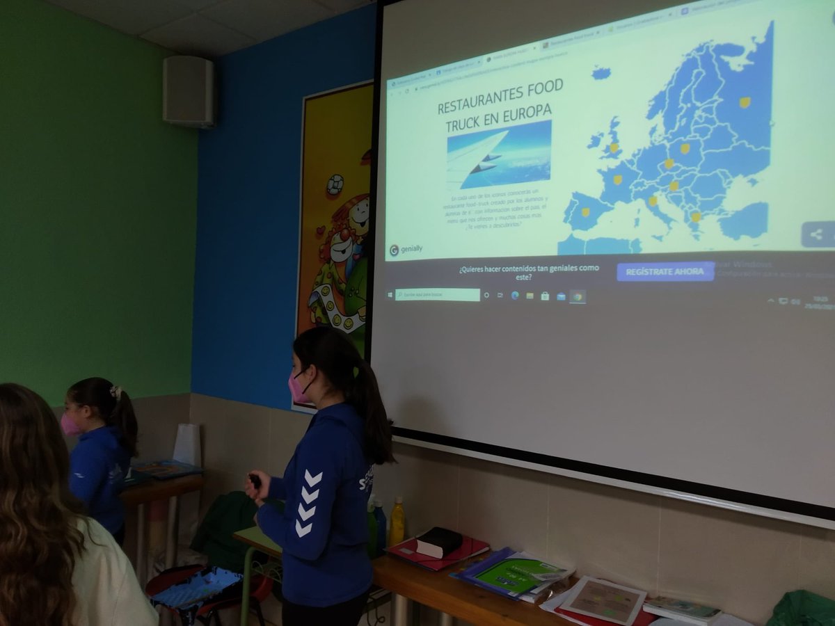 SalesianosCiuRe's tweet photo. Los alumnos de Primaria siguen viajando y conociendo diferentes países del mundo en su proyecto “Salesianos Ciudad Real por el mundo”. Cada curso investiga sobre un continente y se lo explica al resto de sus compañeros.
#MiColeInnova https://t.co/bdUkFULiMG