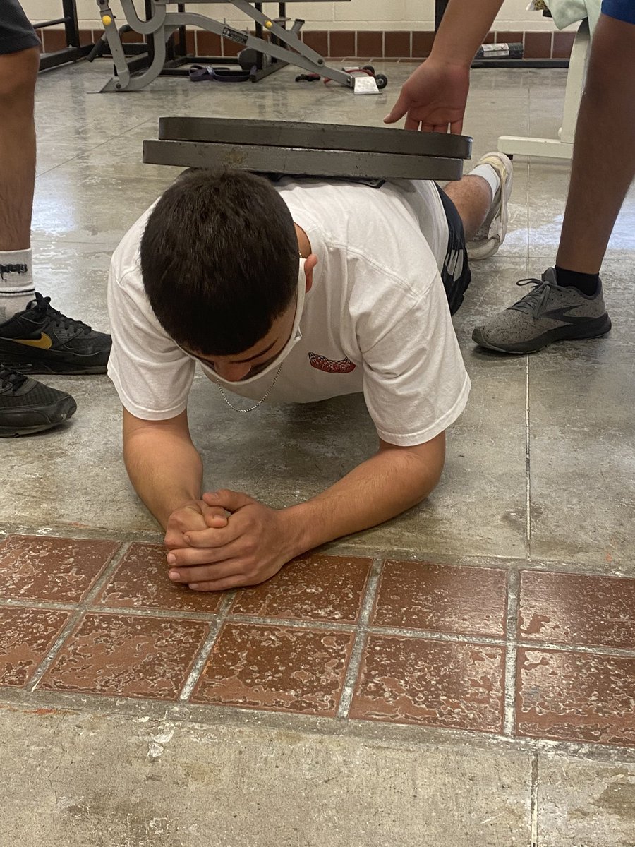 Coach_Alvarado's tweet photo. Some core work from today... also included some pause front squats. Not a single sit-up was done for our core day! @NSHSAthTraining @SteerFootball15 @NS_CoachG #futuresteers #yearlingstosteers https://t.co/0n2AdHaq6x