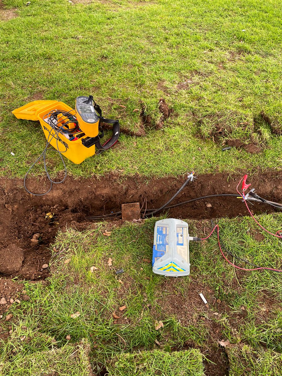 GTE55's tweet photo. Bit of fault finding on some outside lights under this cedar tree, traced to an L/E cable fault under the lawn somewhere between the house and here-100M. Being creative with a new cable route. #outsidelighting #gardenlighting #faultfinding https://t.co/A5edSCUdvq