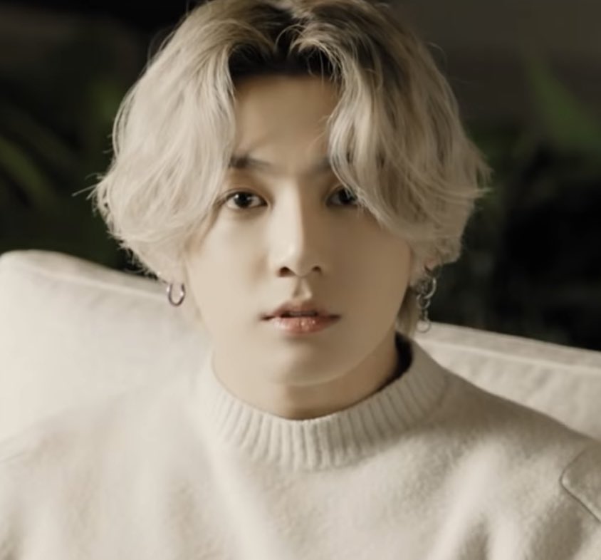 jinkookfolder's tweet photo. we are getting blonde jungkook mv 😭😭 https://t.co/Jhy3AGyieB