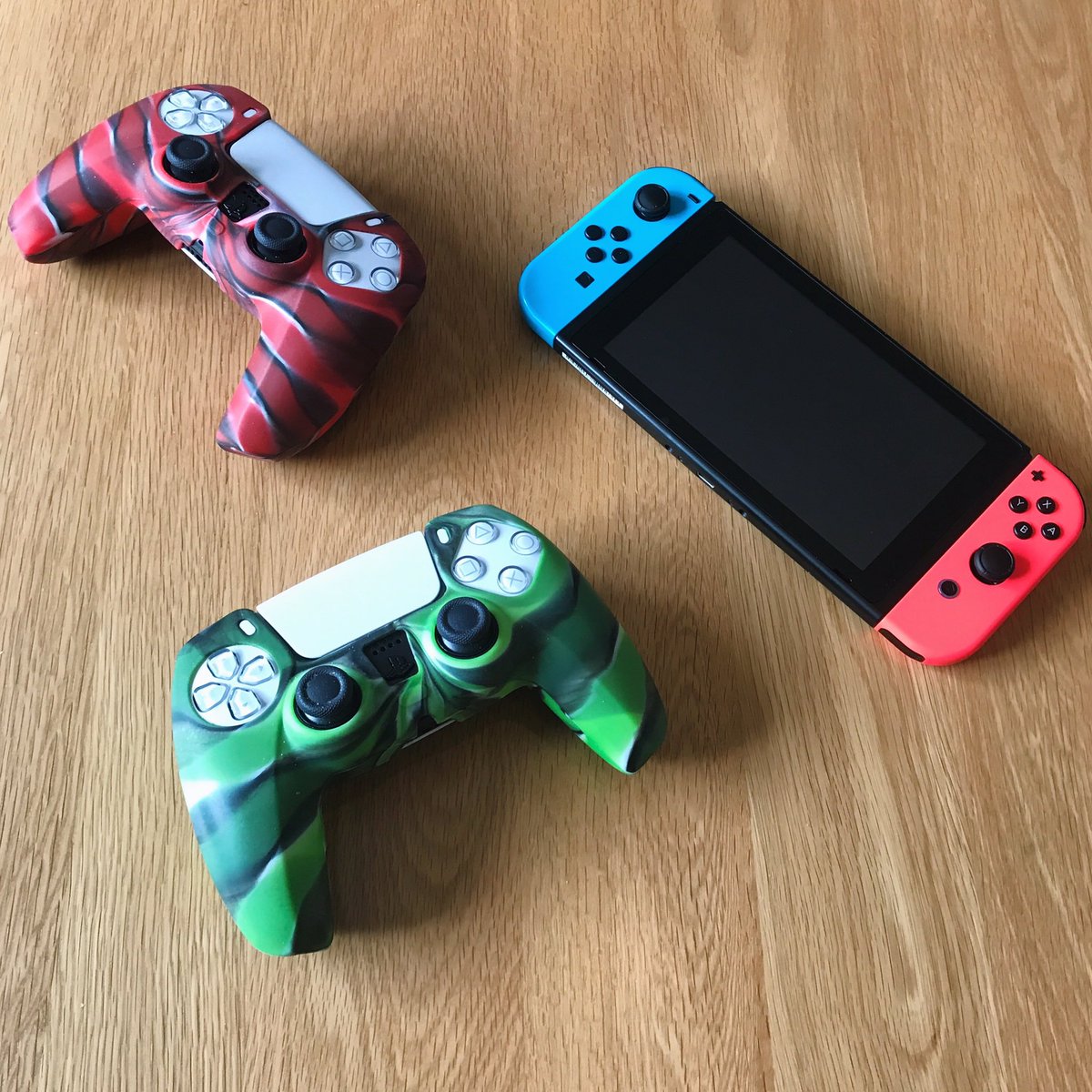 TheGrrInGirlPod's tweet photo. 👾 Have you listened to Episode 31 yet? 👾

I chat to @SHeritageJourno all about women in gaming 🎮🙌

Listen here >>> https://t.co/4Gv2T5FFSO

#PodcastRecommendations #Podcast #Gamer #GirlGamer https://t.co/7bGFY2IDu4