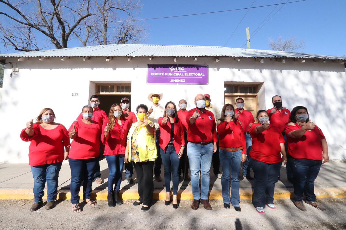 rigofuentes's tweet photo. Para que #Jiménez continúe creciendo con orden y transparencia, acompañamos a @maribelglzesp a registrarse como candidata del #PRI a la alcaldía; entregamos  documentación en la sede local del @IECoahuila.
#UnidosEnMarcha 
#PorSiemprePRI https://t.co/fRj2qePlQu