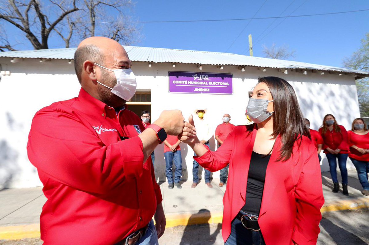 rigofuentes's tweet photo. Para que #Jiménez continúe creciendo con orden y transparencia, acompañamos a @maribelglzesp a registrarse como candidata del #PRI a la alcaldía; entregamos  documentación en la sede local del @IECoahuila.
#UnidosEnMarcha 
#PorSiemprePRI https://t.co/fRj2qePlQu