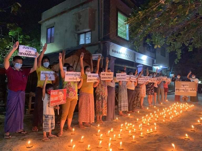Byun_Sori6104's tweet photo. Mandalay , ChanMyaThaZi's Night Strike with candle vigil🕯️🕯️🕯️

#WhatsHappeningInMyanmar
#Mar25Coup https://t.co/YOzllUtTLk