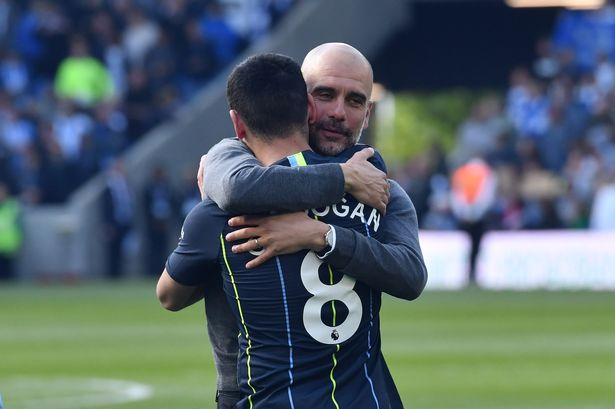 🗣️ Las diferencias entre Klopp y Guardiola según Gundogan: "Jürgen es un motivador nato. Te prepara para la batalla. Es intenso y emocional. Pep presta una increíble atención a los detalles tácticos del juego. Siempre quiere un plan".