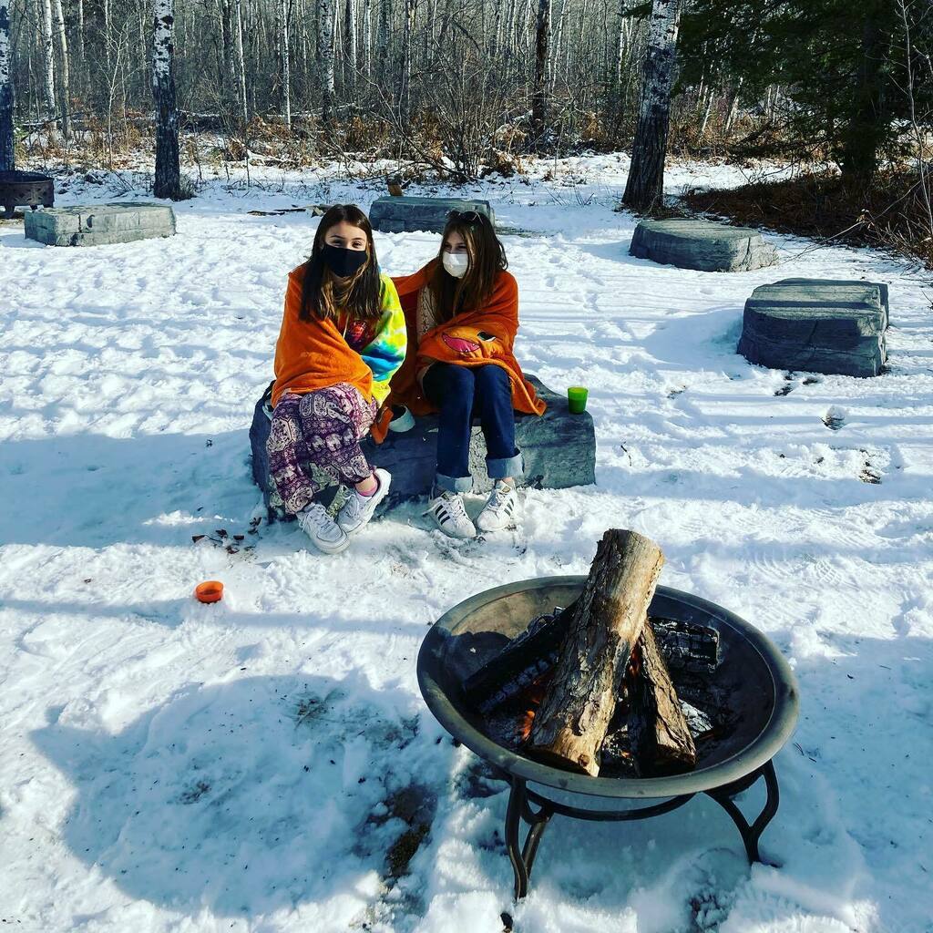 A great day to enjoy a hot chocolate and a treat by the fire in our Eagle Garden! Happy Spring! #spiritweek instagr.am/p/CM2L6SpFSnD_…