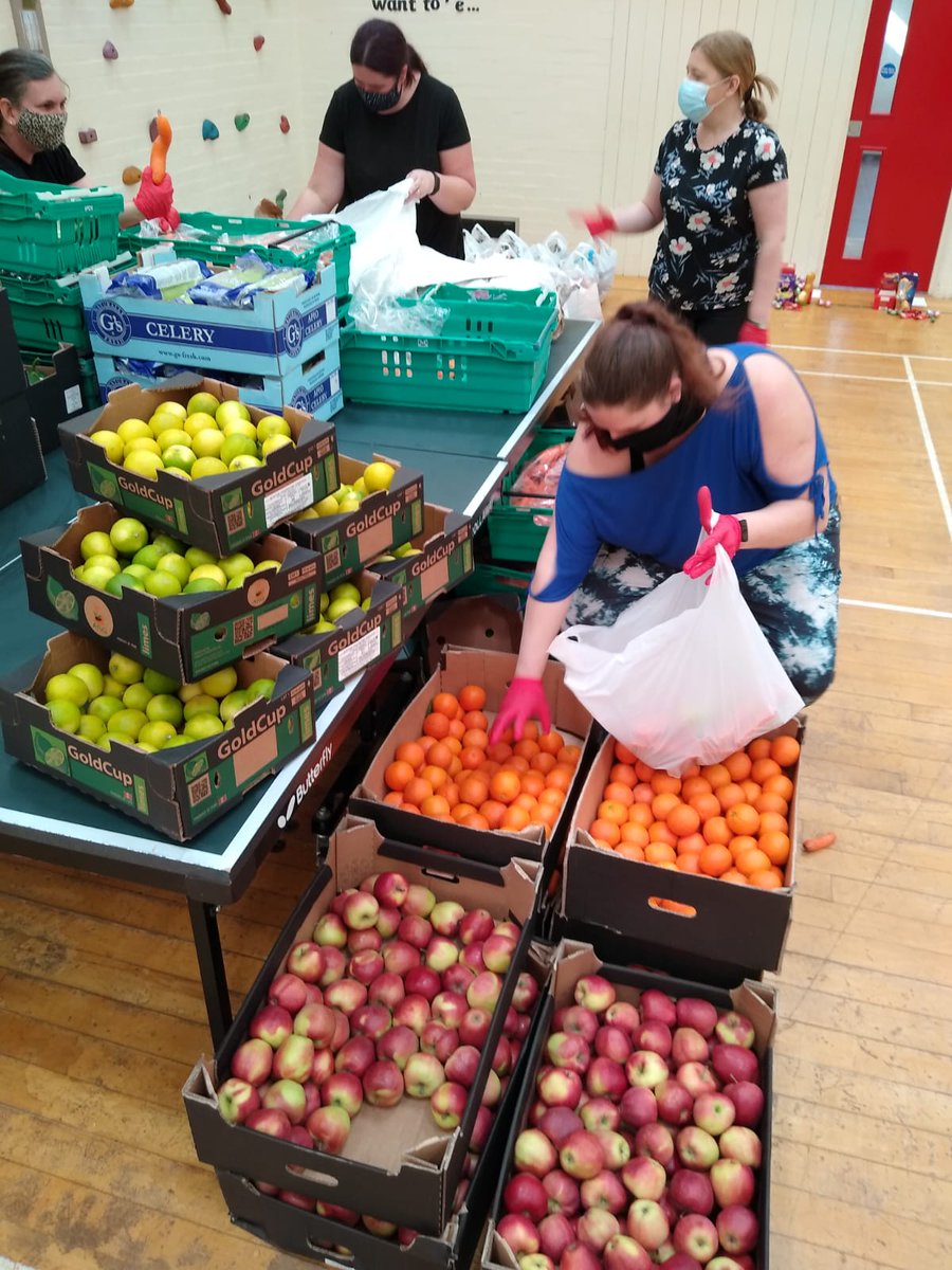 TeamTBBT's tweet photo. We're filling awesome in #Darlington as it's PIE DAY (not π day) thanks to our new suppliers @PukkaPies. And we've got the veg lined up too! #mathsjokes #piepuns #foodsurplus @darlingtonbc https://t.co/gxCthxN40O