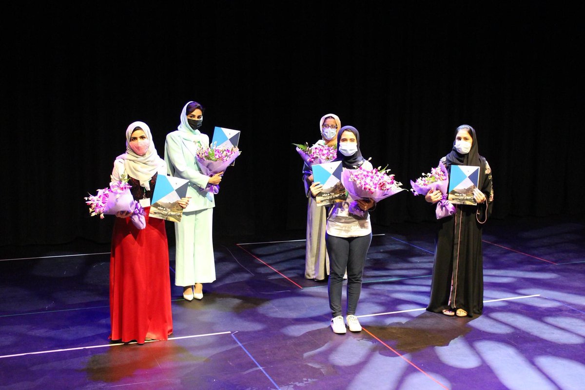 PrincipalMuscat's tweet image. Congratulations to our 5 Interns who graduated from our 4-week Classroom Assistant #internship programme with flying colours. Check @BSMuscat social media for details of the next intern programme for Omani nationals.
#BSMuscatPrimary  #ClassroomAssistant #Omani #Graduates