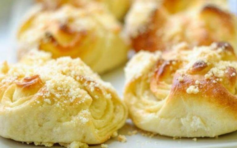 Всем известная советская булочка — слойка «Свердловская» по ГОСТу

Помните, такие булочки продавали еще во времена нашего детства и стоили они совсем копейки?
vtempelife.com/vsem-izvestnay…