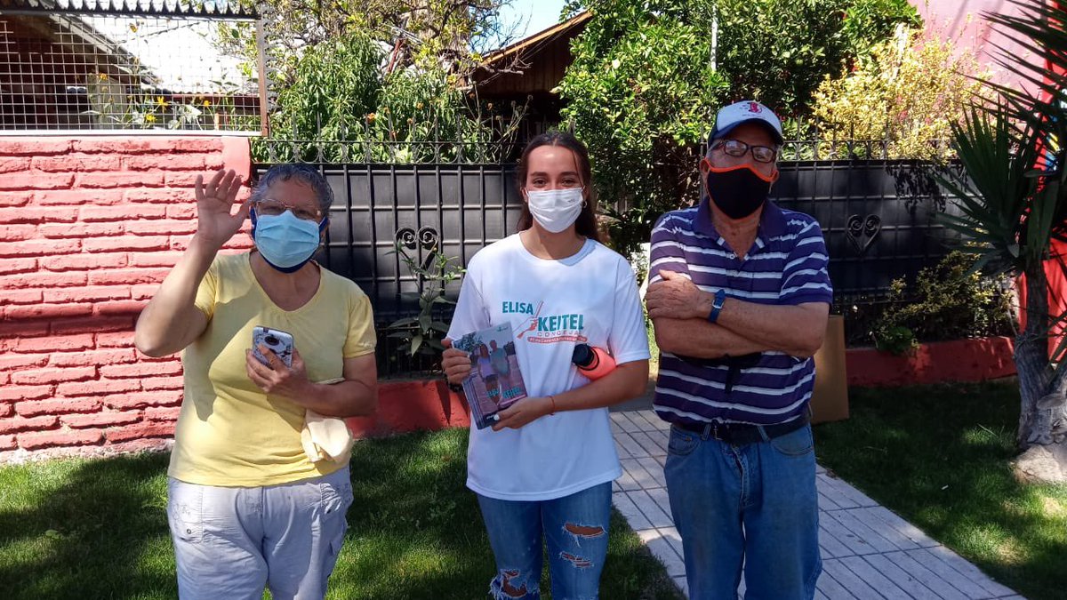 elisakeitel1's tweet photo. Mi campaña está basada en mi amor a la comuna, sus vecinos y mis ganas infinitas de mejorarla! Acá, conversando (siempre manteniendo distancia y con mascarilla) en #Conchali con algunos vecinos que saben que #EstaCarreraLaGanamosJuntos https://t.co/xErDq0e1tn
