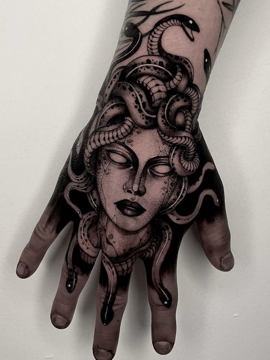 Medusa tattoo betekenis  Inksane Tattoo  piercing