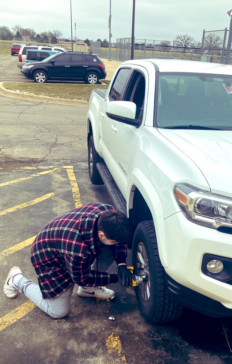 MrDomka's tweet image. Another day, another student learning a life skill that easily transitions to a career! #autotheory #electiveclass