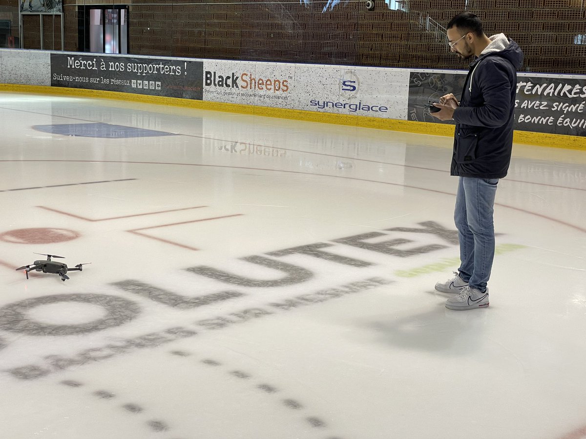 synerglace's tweet photo. Voici un aperçu de nos tremplins de saut en hauteur FFSG dans leur environnement : « la glace »🤩❄️
Pour l’occasion nous avons même sorti le drone et réalisé quelques clichés à la patinoire de Mulhouse 📸⛸

Qui est prêt à les essayer ? 😁
#Patinoire #Drone #Rampes #Pictures https://t.co/2XfqdmiMwx