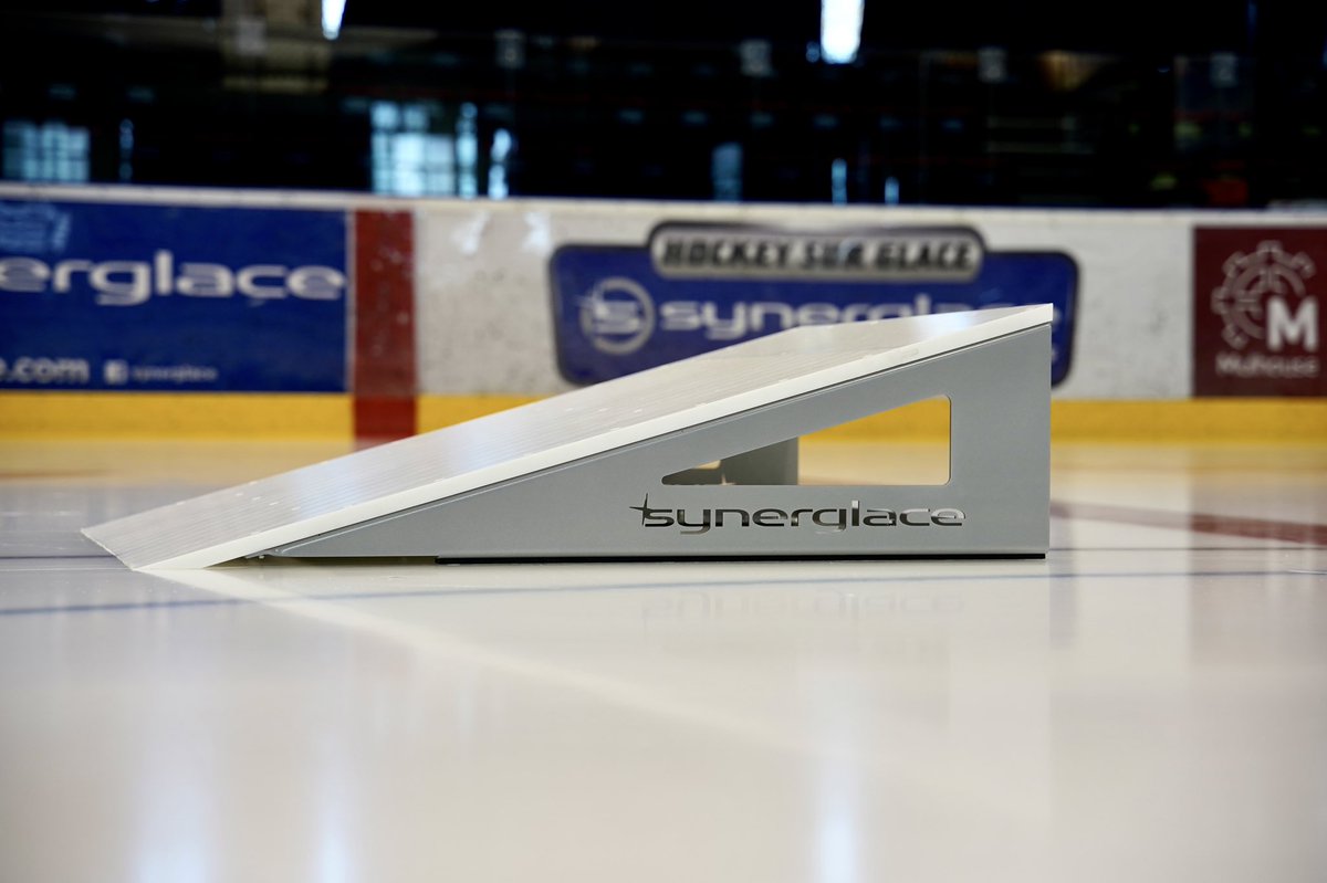 synerglace's tweet photo. Voici un aperçu de nos tremplins de saut en hauteur FFSG dans leur environnement : « la glace »🤩❄️
Pour l’occasion nous avons même sorti le drone et réalisé quelques clichés à la patinoire de Mulhouse 📸⛸

Qui est prêt à les essayer ? 😁
#Patinoire #Drone #Rampes #Pictures https://t.co/2XfqdmiMwx